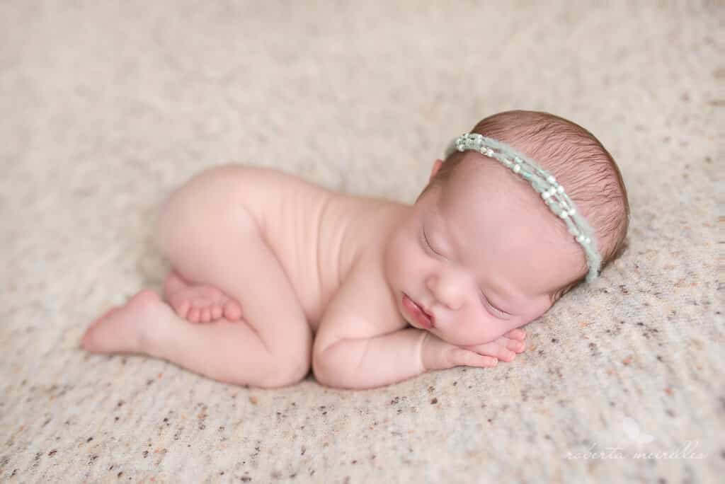 Foto inspirações para newborn por Roberta Meirelles. Pose Bum Up.
